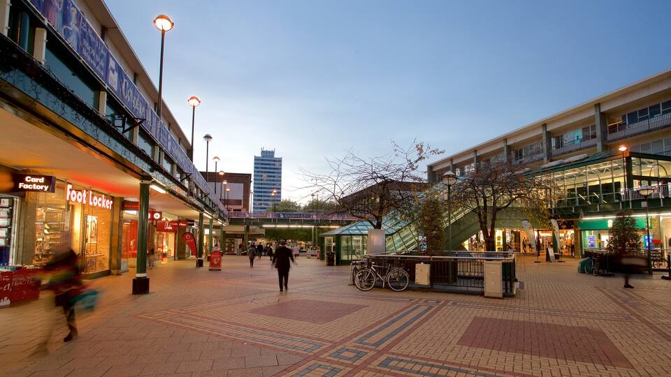 Coventry que incluye escenas de noche