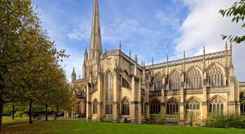 St. Mary Redcliffe Church mostrando una iglesia o catedral y arquitectura patrimonial